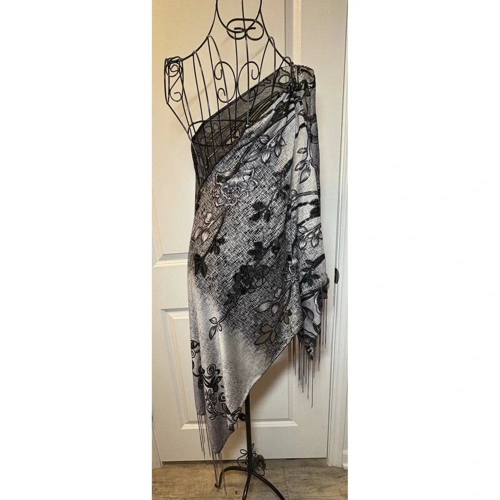 Kokomo NWT 7 Way Gray‎ Black Floral Metallic Fringe Poncho Shawl - One Size